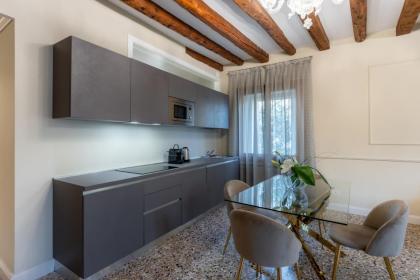 San Vio Palace Luxury Apartments - image 15