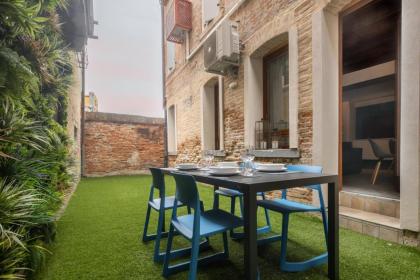 Castello Apartment with Garden R&R Venice 