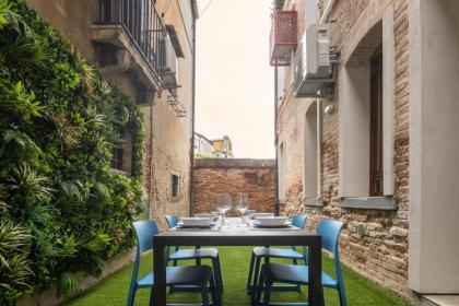 Castello Apartment with Garden R&R - image 9