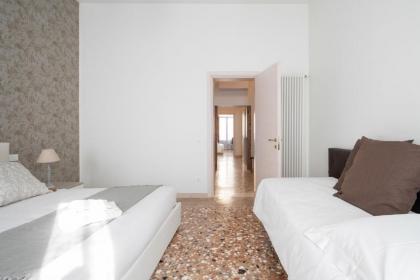 Accademia Charm Apartments by Wonderful Italy - image 3