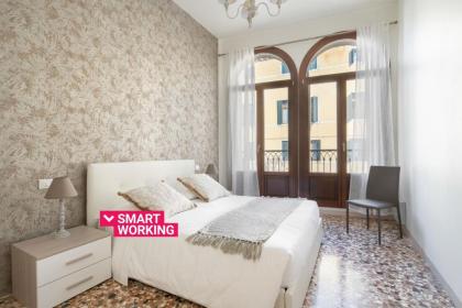 Accademia Charm Apartments by Wonderful Italy - image 6