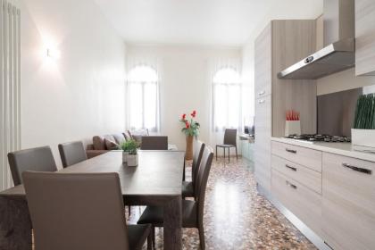 Accademia Charm Apartments by Wonderful Italy - image 9