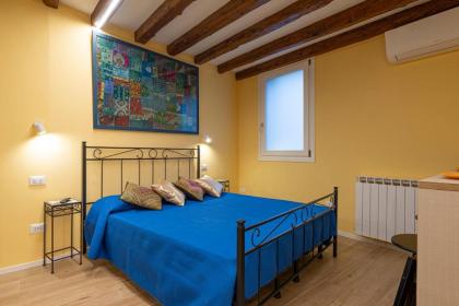 DELUXE DOUBLE ROOM in VENICE CENTRE - image 1