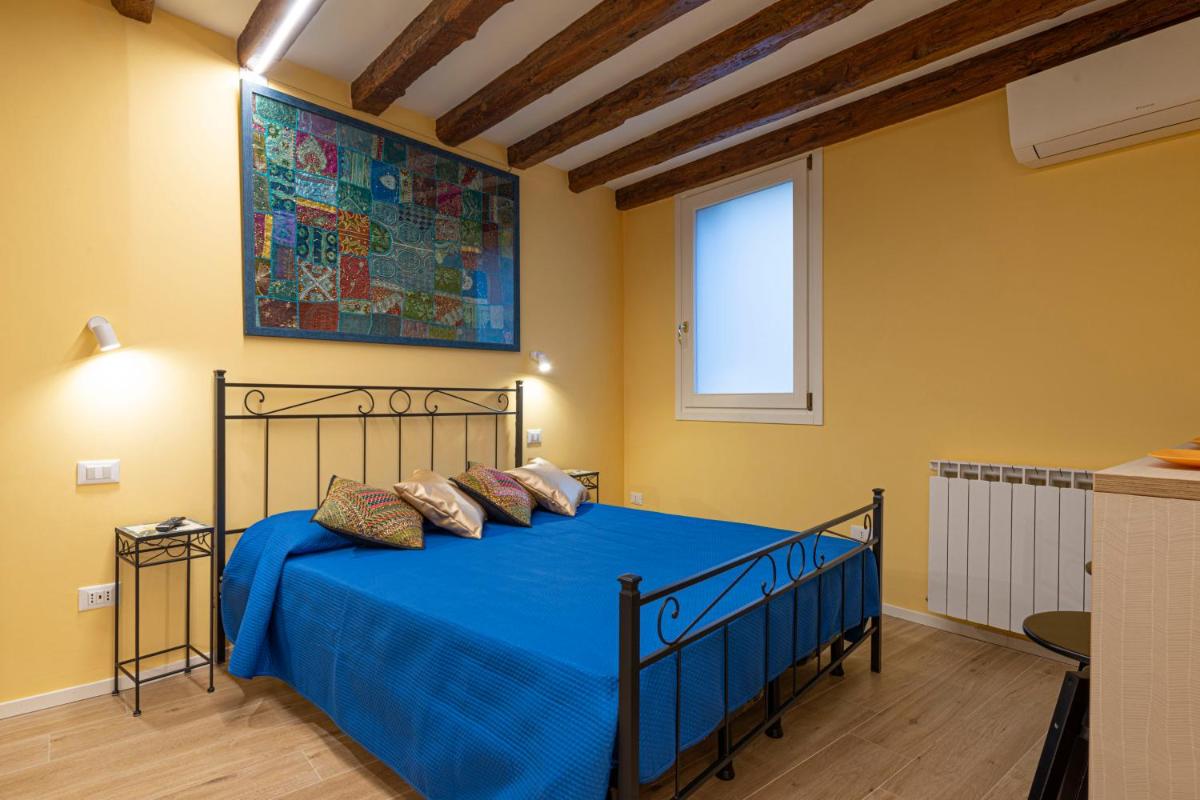 DELUXE DOUBLE ROOM in VENICE CENTRE - main image