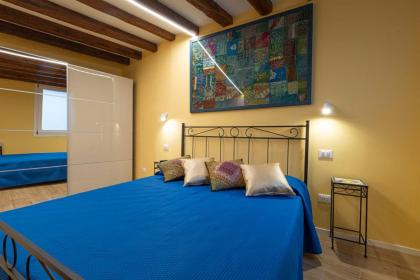 DELUXE DOUBLE ROOM in VENICE CENTRE - image 2