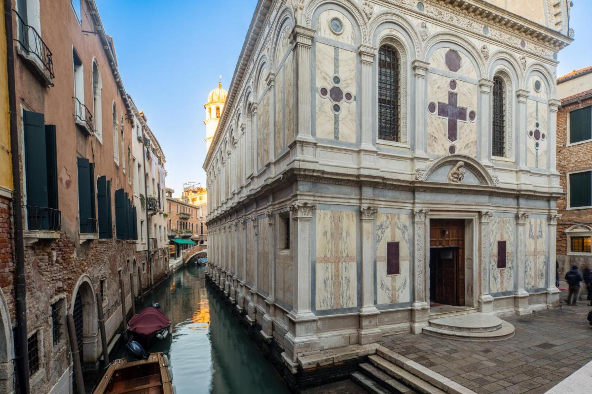 Miracoli Apartment with View on the Canal R&R - image 4