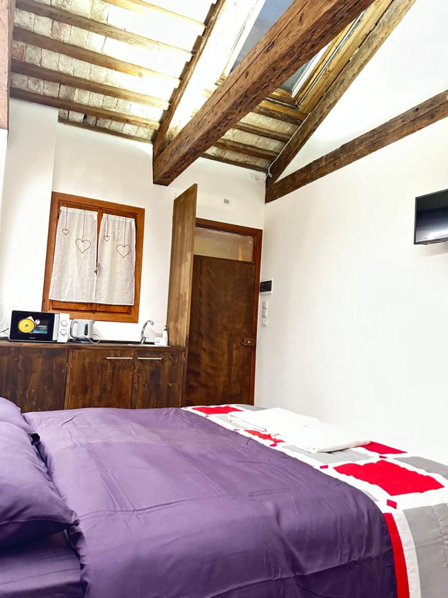 Venice Rainbow apartments San Zaccaria - image 4